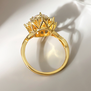 Bague en forme de fleur avec grappe de zircons cubiques, plaquée or 18 carats, bijoux glamour pour femme, fiançailles, mariage, laiton - Product Image 6