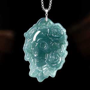 Pendentif crâne en jadéite bleu eau naturelle de qualité A, serti d'argent S925 de qualité glace avec jade, design hip-hop sombre unique - Product Image 3