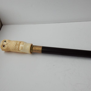 Bastón de Calidad Premium con Punta de Búho Tallada en Hueso, Elegante y Hermoso - Product Image 1