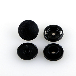 Boutons-pression personnalisés en plastique 13mm <span class=keywords><strong>noir</strong></span> mat pour vêtements de travail 4 parties boutons-pression - Product Image 1