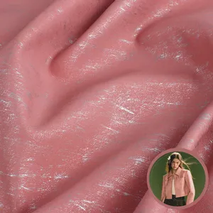 Kain kulit sintetis pelapis Pu buatan merah muda kustom kulit imitasi cetak timbul untuk mantel