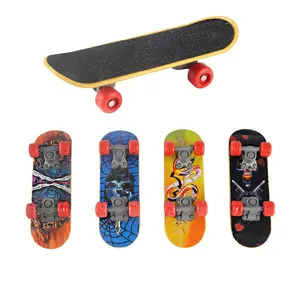 Großhandel billig Kunststoff Finger Boards Mini Finger Boards Spielzeug Mini Skate Finger Skateboard für Kinder Jungen Spielzeug