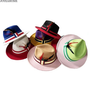 Chapeau en feutre bicolore élégant en laine de jazz rouge et blanc avec chapeau haut de forme en plumes pour hommes et femmes - Product Image 1
