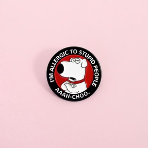 En gros, Broche en métal créative et mignonne en forme de chien, style dessin animé original, avec la citation 'Allergique aux humains stupides', Badge accessoire en métal - Product Image 2