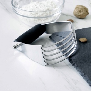 Mélangeur et coupe-pâte multifonctionnel en acier inoxydable, outils de pâtisserie pour un mélange plus rapide avec poignée antidérapante - Product Image 4