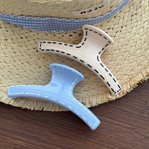 กิ๊บติดผมเดนิมสุดหรูสำหรับเด็กผู้หญิง สีฟ้า อะซิเตท ประดับเพชรน้ำ ดีไซน์รูปฉลาม สไตล์เกาหลี กิ๊บพลาสติก - Product Image 1