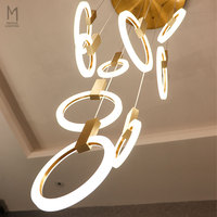 Luminaire suspendu de plafond, lustre en acrylique, éclairage LED moderne sur mesure pour escalier