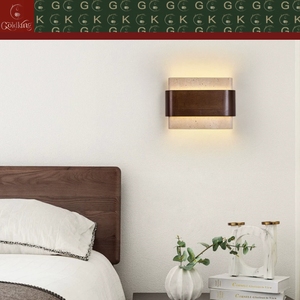 Lámpara de Pared para Dormitorio GOLDKING, Estilo Sándwich de Travertino Beige con Banda de Nogal, Iluminación Superior e Inferior, Fabricante OEM ODM Directo de Fábrica - Product Image 5