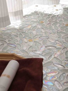 Mosaïque en verre cristal à motifs floraux <span class=keywords><strong>parquet</strong></span> modernes pour la décoration <span class=keywords><strong>de</strong></span> sol <span class=keywords><strong>de</strong></span> salle <span class=keywords><strong>de</strong></span> bain <span class=keywords><strong>de</strong></span> villa avec design graphique - Product Image 5