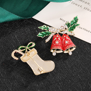 Ensemble de broches en alliage Père Noël de Noël, motif dessin animé, avec micro-incrustation de strass, motifs flocon de neige, cloche, chapeau et traîneau, bijoux de mode pour les fêtes - Product Image 3