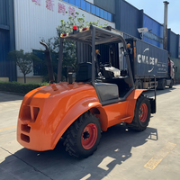 Dizel veya Elektrikli Arazi Forklifti 3 Ton 4x4 Arazi Forklifti Tarım Alanlarında Kullanım İçin Titreşim Önleyici Şasiye Sahip