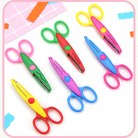 Ciseaux artisanaux festonnés pour enfants en plastique poignée ergonomique lame en acier inoxydable bricolage Scrapbooking commandes en gros