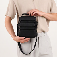 Sac messager homme en cuir de vachette pleine fleur personnalisé, marron, avec bandoulière réglable en nylon et multiples poches