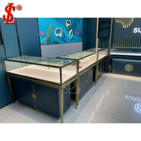 Vitrine de présentation de bijoux de luxe, cadre en or brossé, armoire bleu marine, mobilier moderne pour boutique de détail