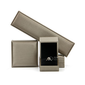 Boîte d'emballage de bijoux personnalisée en cuir PU bleu, argenté et rouge pour bagues et colliers – Coffret cadeau pour bijoux - Product Image 6