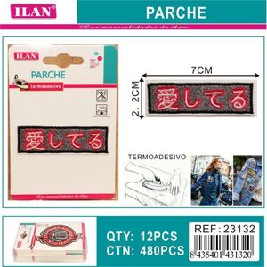 Patch ILAN 2,2x7 cm con testo ricamato 'Love' da applicare a caldo per decorazioni di abbigliamento - Product Image 1