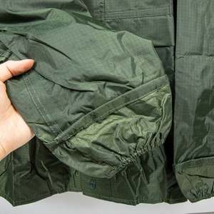 Capa táctica de camuflaje con estampado personalizado, abrigos de lluvia largos con bolsillo, impermeable para mujeres y hombres - Product Image 2