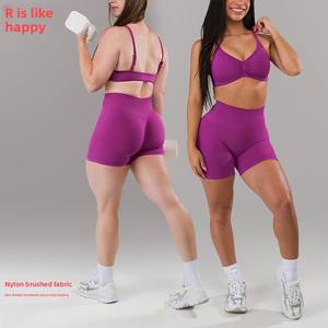 مجموعات ملابس رياضية شعبية للنساء، طقم يوجا بدون خياطة، طقم ليجنز برفع المؤخرة، بدلة تمرين للصالة الرياضية مع توب قصير بحمالة رقبة - Product Image 2