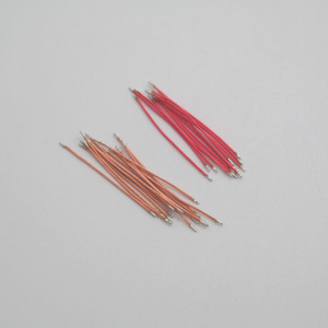 Fils de soudure sur mesure rouges et oranges pour la réparation de fiches de casques intra-auriculaires - Product Image 1