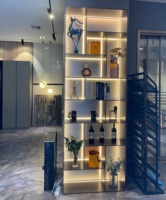 Meuble mural TV moderne en aluminium noir mat + verre, meubles de salon avec écran LED, présentoir de trophées pour hôtel et entrée