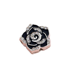 ลูกปัดอะคริลิกลายดอกกุหลาบ ปี 2025 ขนาด 20 มม. วัสดุพลาสติกและลูไซต์ สีการ์ตูน สำหรับทำเครื่องประดับ DIY - Product Image 4