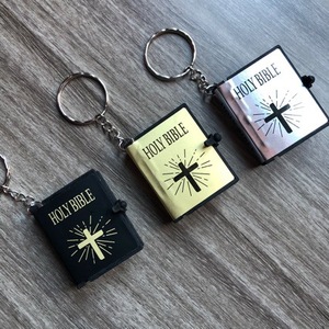<span class=keywords><strong>Mini</strong></span> <span class=keywords><strong>Coran</strong></span> <span class=keywords><strong>Porte</strong></span>-clés Islamique Or/Argent Carré Portable pour Femmes Hommes Sac à Main Pendentif Portefeuille <span class=keywords><strong>Porte</strong></span>-clés Accessoires Musulmans - Product Image 1