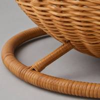 Cama Suspensa para Gatos em Vime, Cesto Artesanal de Rattan com Almofada de Pelúcia Sintética, Rede de Balanço Interna para Gatos e Pequenos Animais