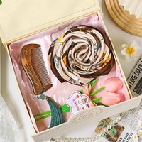 Caja de Regalo de Lujo Promocional de Alta Calidad, Juego de Regalo para el Día de la Madre, Taza Térmica, Peine, Bufanda de Seda, Espejo, Tulipán Elegante