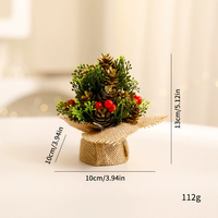 Nouvelle mini-ornement de Noël pour table avec pommes de pin, baies rouges, verdure artificielle et base en toile de jute – Vente en gros