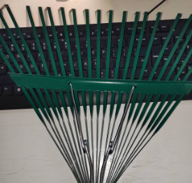 Râteau en acier à 22 dents <span class=keywords><strong>pour</strong></span> le jardin, les pelouses, les patios et les cours, les feuilles et la <span class=keywords><strong>mousse</strong></span> avec manche en bois. - Product Image 6