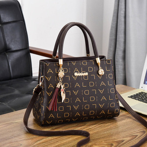 Newest Heart Wholesale Long Strip Luxury Ladies Handbag Large Capacity Designer Sling Tote <b>Bags</b> for Women - Product Image 5