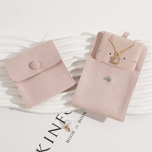Pochette d'emballage pour bijoux en microfibre 8*8cm avec insert pour collier 6*6cm, style moderne de haute qualité, logo personnalisé - Product Image 1