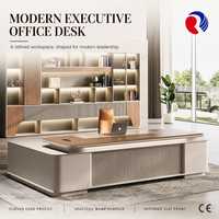 Bureau de direction en forme de L en noyer et blanc crème, bureau de luxe avec base flottante éclairée par LED pour PDG