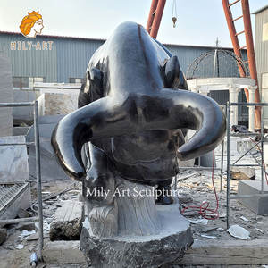 Scultura animale su misura della statua del toro di marmo nero naturale della decorazione esterna di grandi dimensioni - Product Image 4