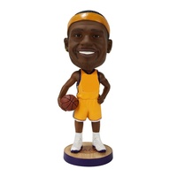 Sculpture de figurine bobblehead en résine personnalisée de joueur de basket-ball, personnage de film et de télévision, faite à la main, peinte à la main, décoration d'intérieur, cadeau