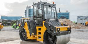 Rullo Compattatore Stradale a Doppio Tamburo da <span class=keywords><strong>7</strong></span> Tonnellate, Motore da 82kW 110hp, Forza Centrifuga Massima di 79kN per Compattazione di Asfalto e Pavimentazioni - Product Image 2