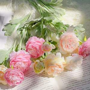 Flores de Ranúnculo Artificiales de Tela de Seda Hechas a Mano, Estilo Nórdico, Realistas, con 3 Cabezas, Decoraciones para Bodas y Día de la Madre - Product Image 4