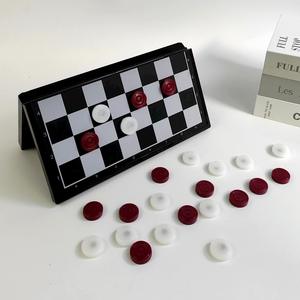 Juego de Damas Magnéticas, Tablero Plegable de 8x8 con Piezas para Niños y Viajes - Product Image 1