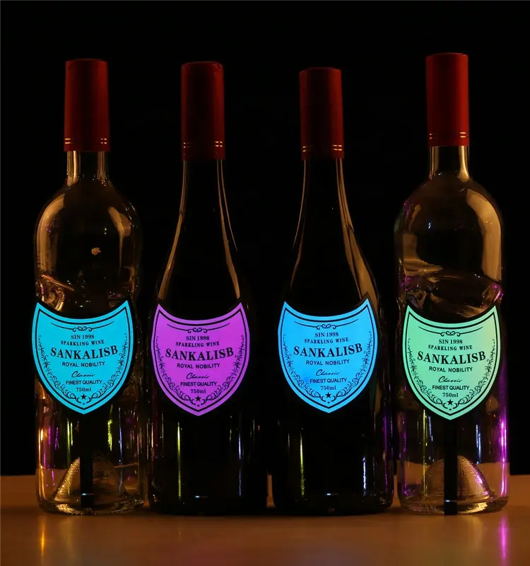 ملصق مخصص لامع للغاية لزجاجات النبيذ مضاد للماء يضيء بإضاءة LED ملصق مخصص على حقيبة بمصباح