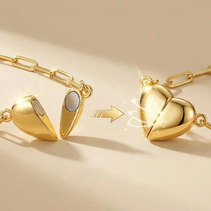 Pulsera de Cadena Chapada en Oro, Diseño Creativo con Colgante de Corazón Magnético, Acero Inoxidable, para Parejas, Éxito de Ventas en Europa y América - Product Image 4
