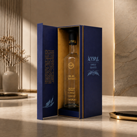 Boîte magnétique verticale bleue mate personnalisable avec logo, conteneur rigide premium avec dorure à chaud pour bouteilles d'alcool et de whisky