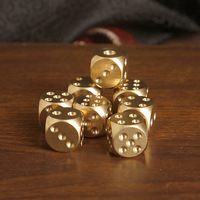 Dés en métal hexagonaux personnalisables en gros, perles dorées gravées, durables, à 6 faces, pour jeux de société et de jeu de Noël