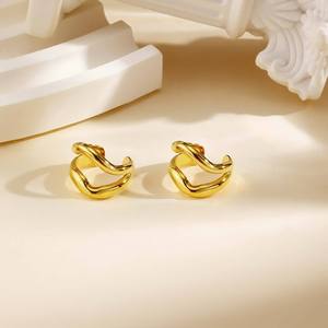 Orecchini a Doppia Linea Novirassine in Acciaio Inossidabile Placcato Oro 18K, Gioielli da Donna Senza Piercing, Orecchini a Clip Impermeabili - Product Image 3