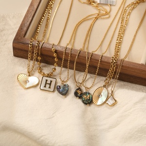 Collier Pendentif Carré en Acier Inoxydable Plaqué Or 18 carats avec Lettre, Papillon, Zircon, Étoile et Coquille d'Abalone – Bijoux de Mode de Haute Qualité - Product Image 1