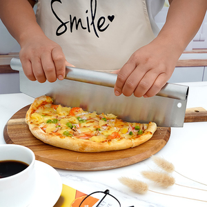 Coltello per <span class=keywords><strong>Pizza</strong></span> in Acciaio Inox con Lama Affilata 14 Pollici Utensile per <span class=keywords><strong>Pizza</strong></span> con Copertura Protettiva in PP per Cottura - Product Image 4