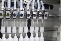 Machine de remplissage de liquides corrosifs robuste pour hypochlorite de sodium, eau de Javel, nettoyant pour toilettes, équipement d'emballage en conteneurs