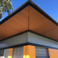 Panneaux de bardage extérieur en bois rainuré, panneaux de plafond en aluminium ventilés en forme de U pour décoration extérieure