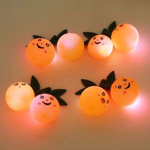Juguete de simulación de níspero para aliviar el estrés, pequeños dispositivos creativos, muñeco de fruta para apretar, personalización a medida - Product Image 5