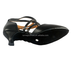Chaussures <span class=keywords><strong>de</strong></span> <span class=keywords><strong>danse</strong></span> <span class=keywords><strong>latine</strong></span> pour femmes en cuir <span class=keywords><strong>de</strong></span> vachette et daim, semelle épaisse, bout fermé, chaussures <span class=keywords><strong>de</strong></span> <span class=keywords><strong>danse</strong></span> saisonnières, chaussures simples professionnelles à talons bas - Product Image 6
