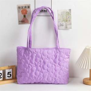 Sac cabas pour femme automne-hiver, grande capacité, bandoulière unique, matelassé, fleurs, sac de shopping portable en jute de couleur bonbon - Product Image 1